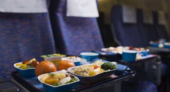 سبب الطعم السيء للطعام على متن الطائرة