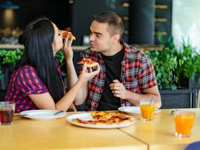 هل يمكن الجماع بعد الاكل وما افضل الاوقات لممارسته؟