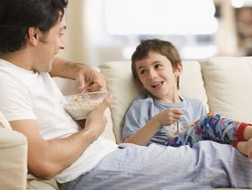 زوجك يغار من ابنك، كيف ولماذا؟