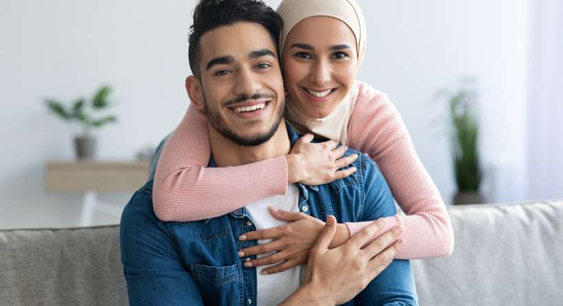علامات حب الزوجة لزوجها