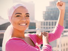 صورة امراة تحارب سرطان الثدي