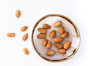 فوائد اللوز للمرأة