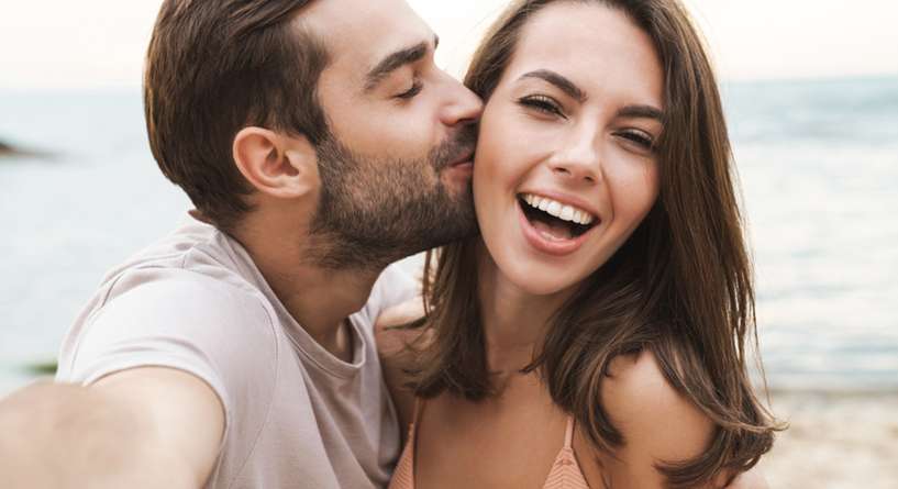 أبرز علامات اشتهاء الزوج لزوجته