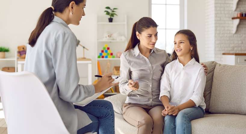 10 أسئلة عليك طرحها على معلمة طفلك