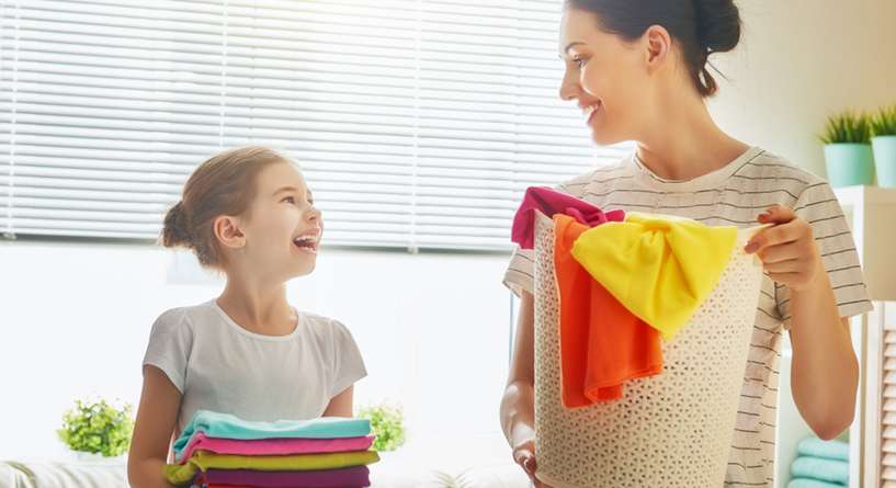 10 فوائد لإيكال طفلك بالمهام المنزلية