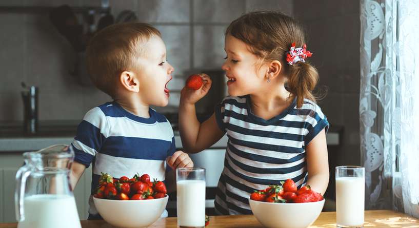 أطعمة مهمة تحارب الإلتهابات في جسم طفلك