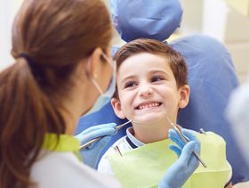 عوامل يجب مراعاتها عند اختيار أطباء أسنان الأطفال