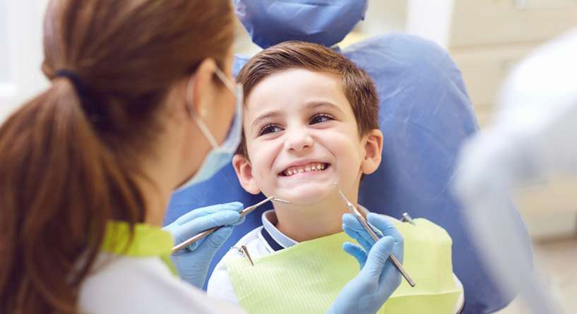 عوامل يجب مراعاتها عند اختيار أطباء أسنان الأطفال