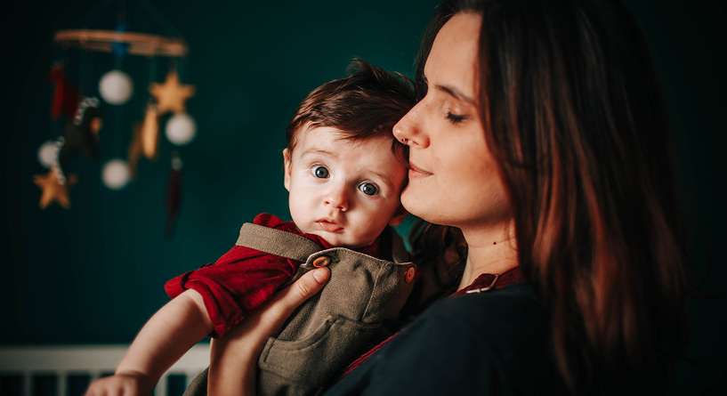سبب بكاء الام عندما ترسل ابنها الى الحضانة