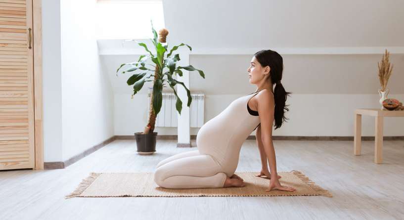 وضعيات يوغا يجب تجنبها أثناء الحمل