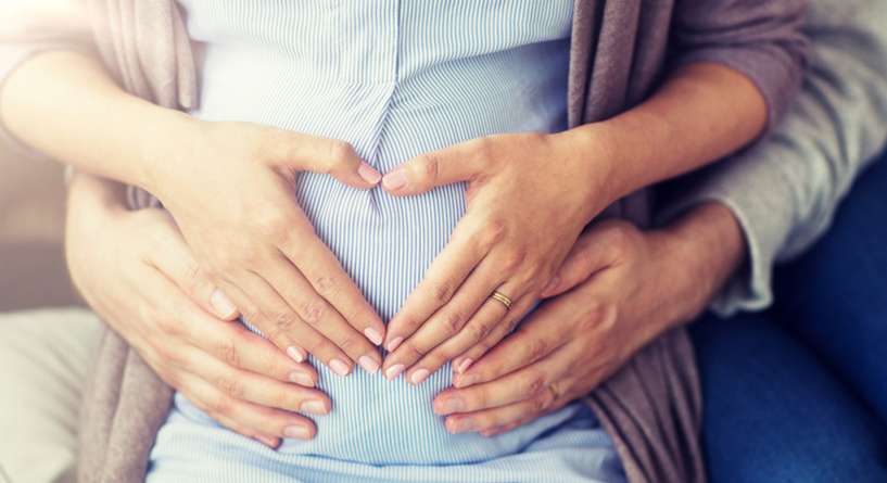 إمرأة حامل وزوجها