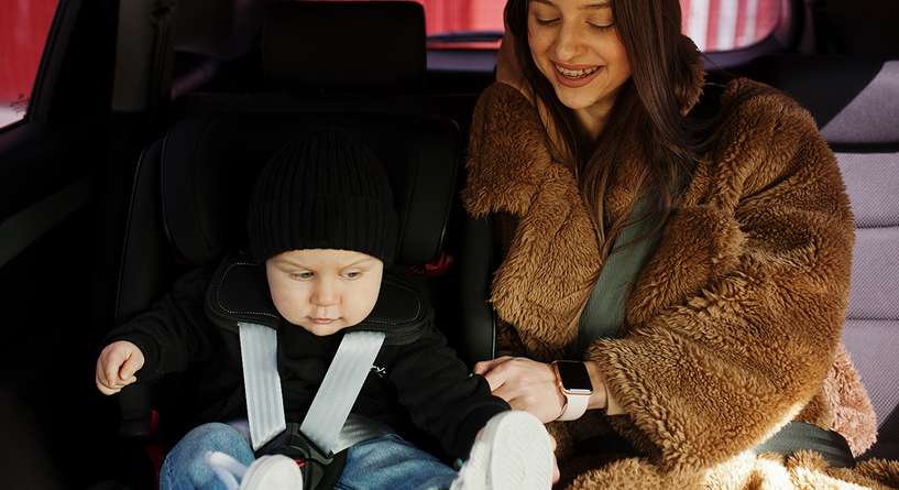 كيفية استخدام مقاعد السيارة للاطفال بأمان في الشتاء