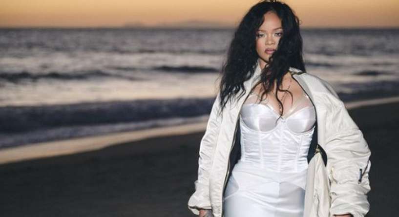 النجمة ريهانا