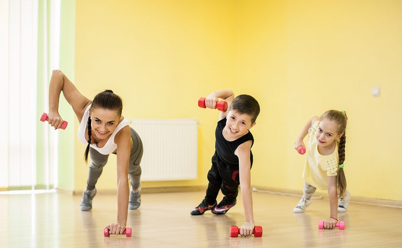 أفضل التمارين الرياضية التي يمكنك القيام بها مع عائلتك