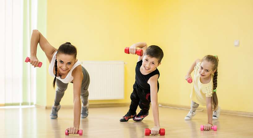 أفضل التمارين الرياضية التي يمكنك القيام بها مع عائلتك