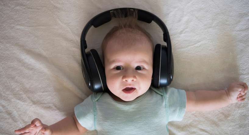 تأثير الموسيقى السعيدة على حديثي الولادة
