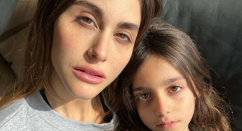 أيلا إبنة نور عريضة ترتب سريرها قبل المدرسة بالفيديو