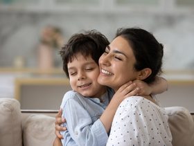 علاقة الام والطفل