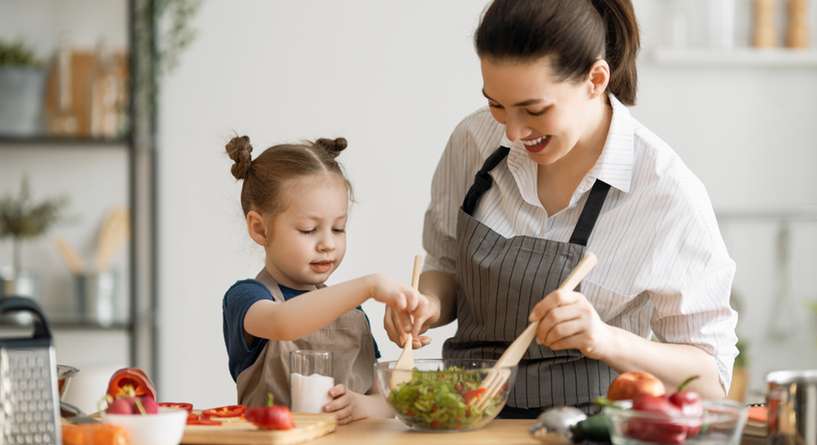 طرق لمساعدة طفلك على تكوين علاقة صحية مع الطعام