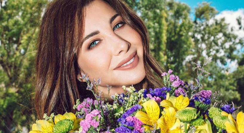 بنات نانسي عجرم يفاجئنها بعيد الام