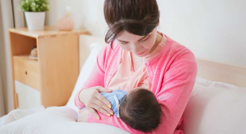 الام الظهر بسبب الرضاعة الطبيعية