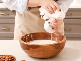 خطوات عمل حليب نباتي للاطفال في المنزل