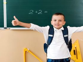 الحفاظ على زي المدرسة نظيف من دون غسيل