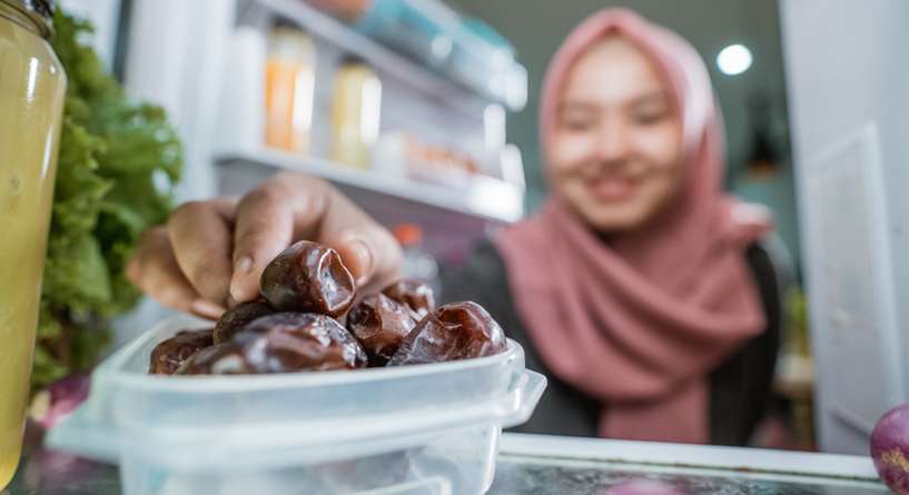 رؤية التمر في المنام للمتزوجة