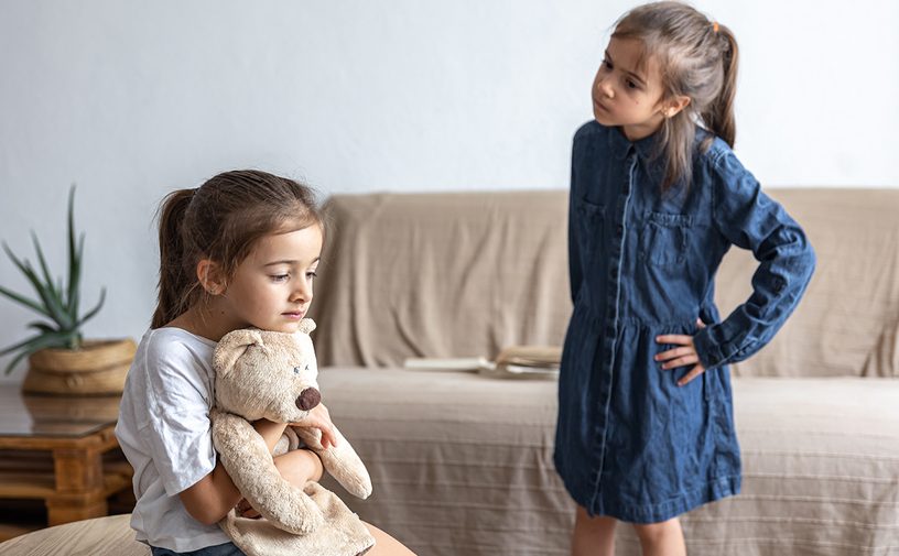 أنا أم أعتبر عراك أولادي مع بعضهما أمرًا إيجابيًّا