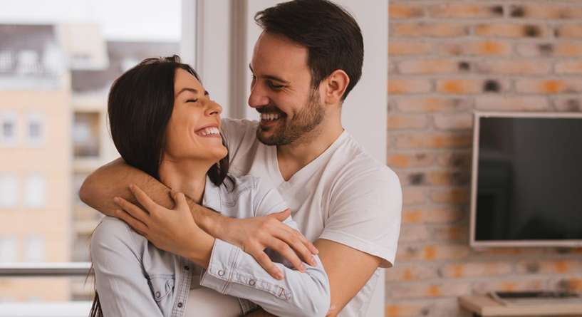 كيف يمكنك الحفاظ على الرومانسية مع زوجك اثناء محاولتكما الانجاب