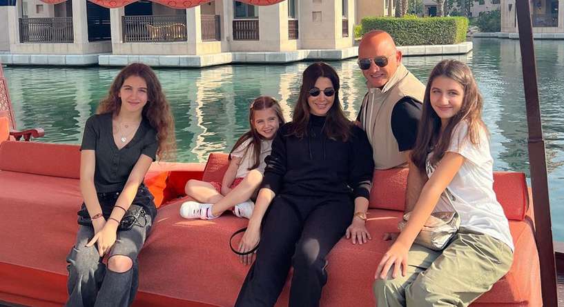 صور نانسي عجرم مع زوجها وبناتها في دبي