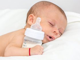 جدول كمية الحليب الصناعي للرضع