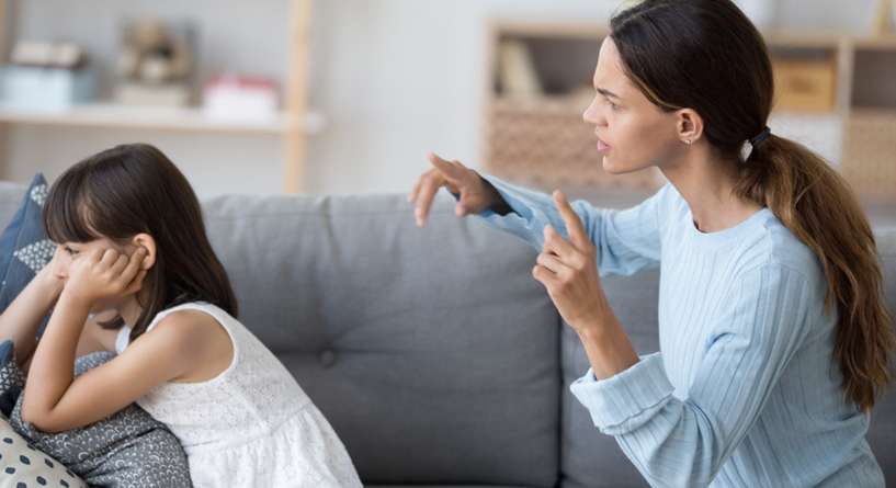 أسوأ أخطاء يرتكبها الأم والأب تدمّر ثقة الطفل بنفسه