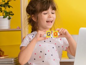 ما هي أفضل طريقة لتعليم طفلك لغات مختلفة؟