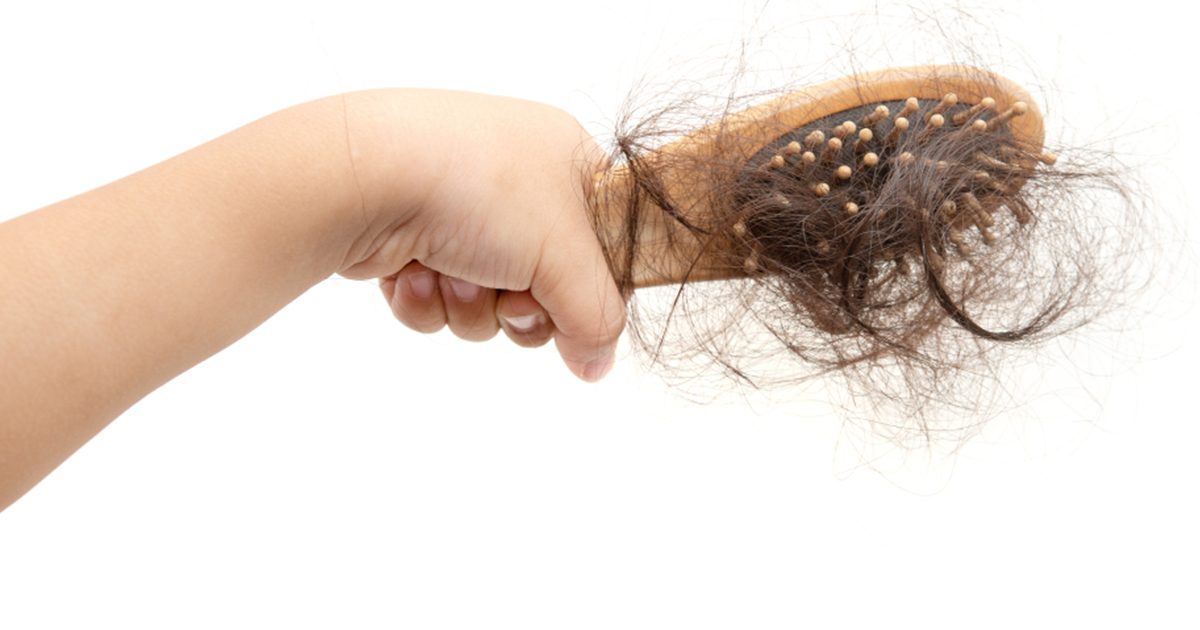 تساقط الشعر عند الاطفال أسبابه وطرق علاجه