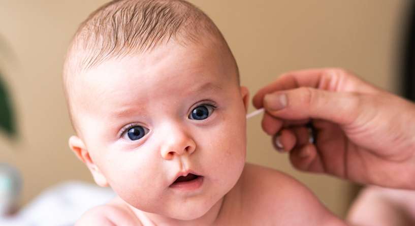 اليك محاذير استخدام عيدان القطن للأطفال