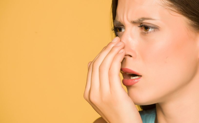 كيف تتغير رائحة الفم والمذاق مع تقدمك بالعمر؟
