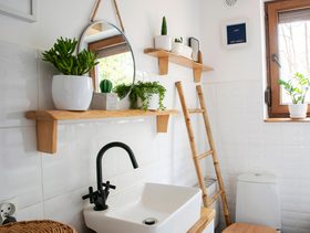 أفكار لديكورات الحمامات الصغيرة