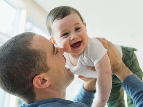 الآباء ينقلون أفكار الذكورية إلى أبنائهم