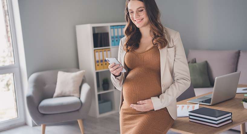 متى تشعر الأم بحركة الجنين إذا كان ولد؟