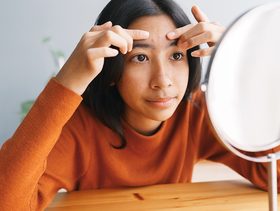علاج حب الشباب طبيعيًا بسرعة بالمنزل