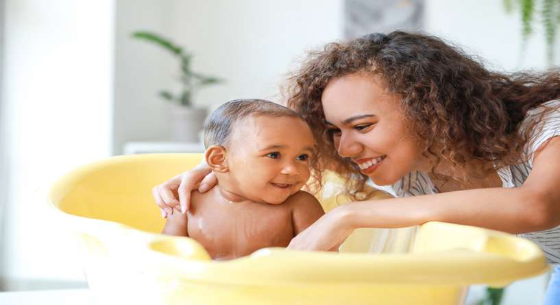 5 أمور ممتعة يمكنك فعلها خلال استحمام طفلك