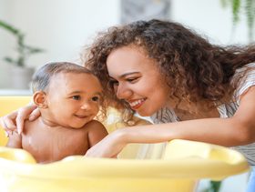 5 أمور ممتعة يمكنك فعلها خلال استحمام طفلك