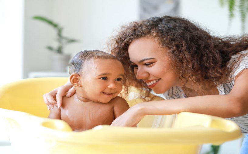 5 أمور ممتعة يمكنك فعلها خلال استحمام طفلك