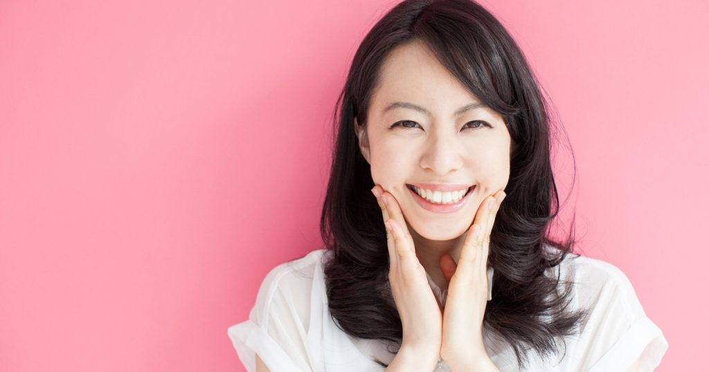 يابانيون يلجأون لمدربين لتعليمهم الابتسامة بعد 3 سنوات على إخفاء وجوههم