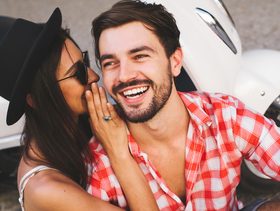 علامات تدل على اشتهاء المرأة للرجل