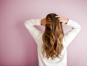 خطوات بسيطة لاستعادة حيوية شعرك بعد الولادة!