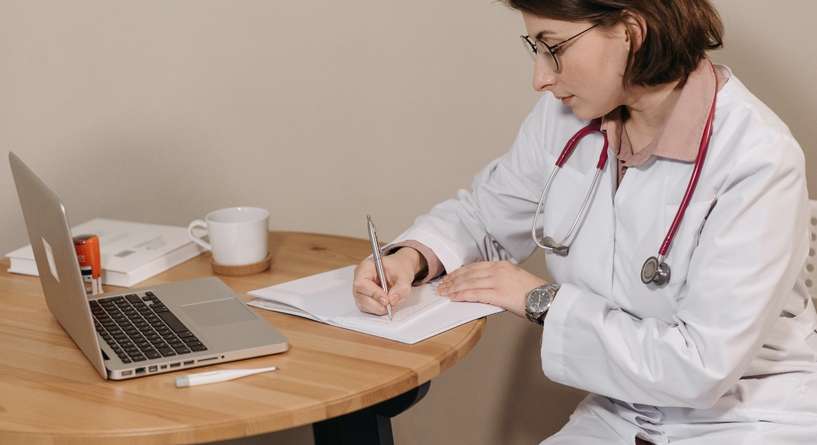 متى يقرر الطبيب الولادة القيصرية