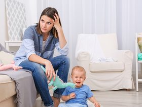 كيفية التعامل مع الطفل العصبي وكثير البكاء