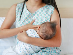 متى يجف حليب الام بعد الولاده